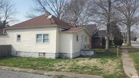 2101 Saline Ave, Eldorado, IL 62930 photo 1