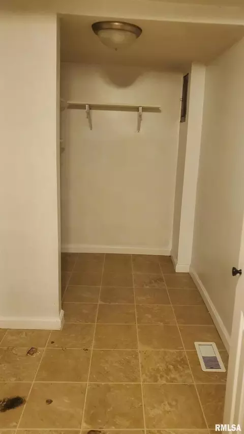 2101 Saline Ave, Eldorado, IL 62930 photo 9