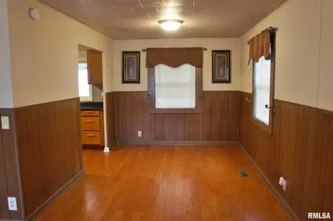 300 Baker Dr, Metropolis, IL 62960 photo 9