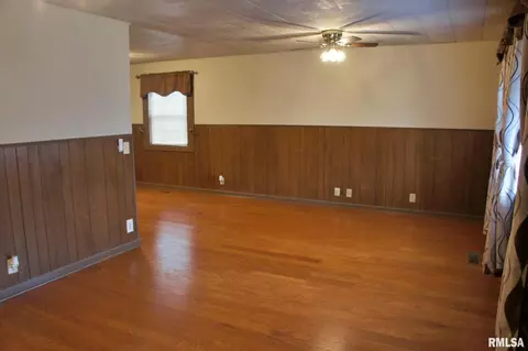 300 Baker Dr, Metropolis, IL 62960 photo 6