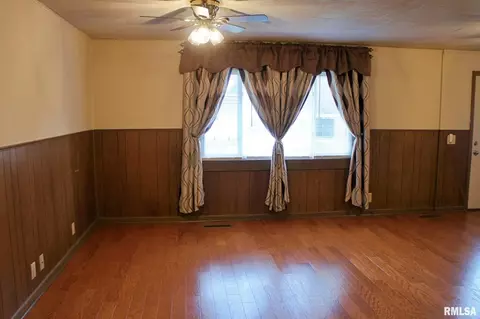 300 Baker Dr, Metropolis, IL 62960 photo 8
