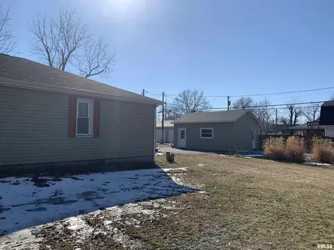 238 N Douglas St, Centralia, IL 62801 photo 9