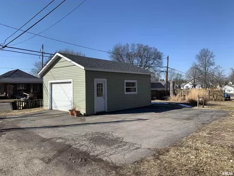 238 N Douglas St, Centralia, IL 62801 photo 4