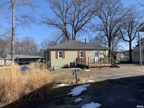 238 N Douglas St, Centralia, IL 62801 photo 7
