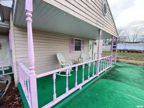 227 W Maple St, Flora, IL 62839 photo 7