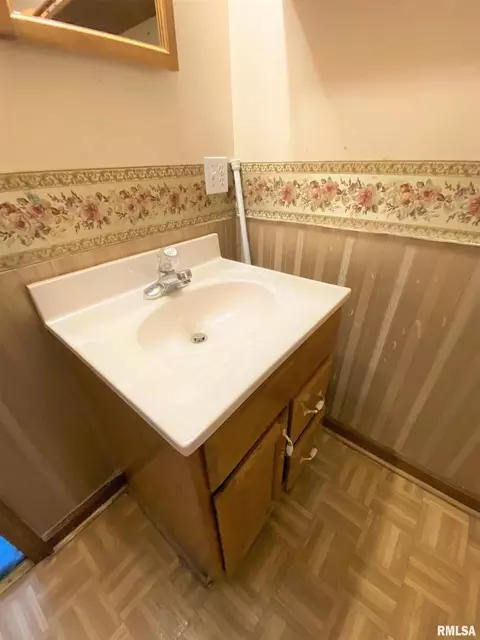 227 W Maple St, Flora, IL 62839 photo 35