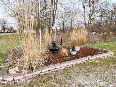 227 W Maple St, Flora, IL 62839 photo 48