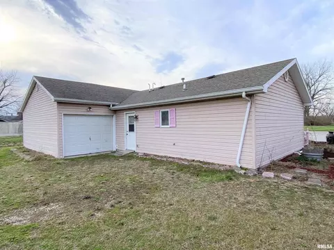 227 W Maple St, Flora, IL 62839 photo 3