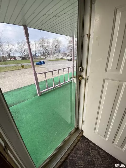227 W Maple St, Flora, IL 62839 photo 21