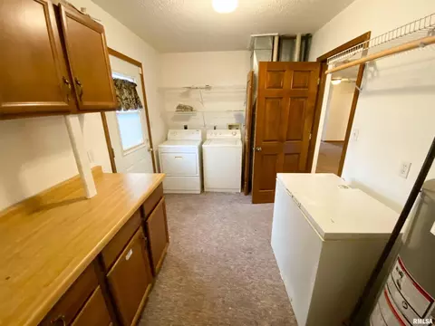227 W Maple St, Flora, IL 62839 photo 42