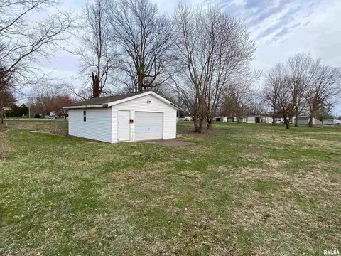 227 W Maple St, Flora, IL 62839 photo 49