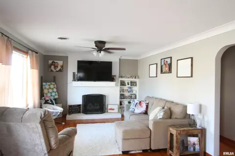 714 Montgomery Cir, Carmi, IL 62821 photo 6