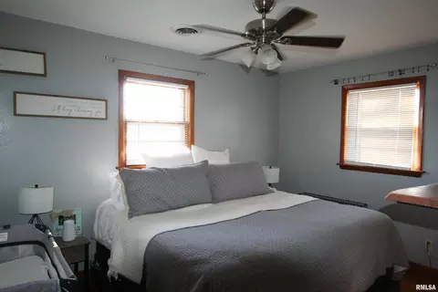 714 Montgomery Cir, Carmi, IL 62821 photo 5