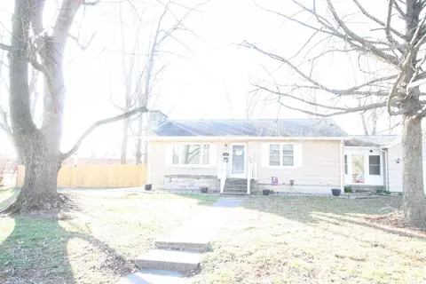 714 Montgomery Cir, Carmi, IL 62821 photo 1