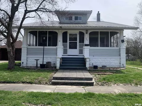 320 E 3rd St, Flora, IL 62839 photo 1