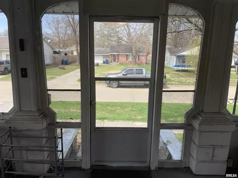 320 E 3rd St, Flora, IL 62839 photo 5