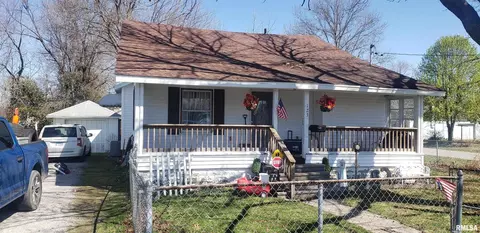 123 E Reed St, Benton, IL 62812 photo 3