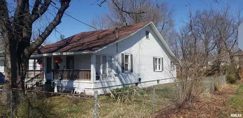 123 E Reed St, Benton, IL 62812 photo 2