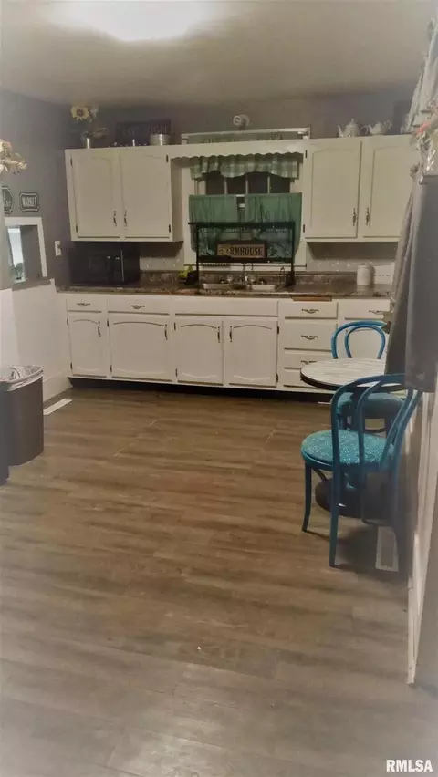 123 E Reed St, Benton, IL 62812 photo 14