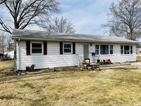 1020 Dover St, Centralia, IL 62801 photo 1