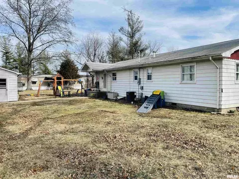 1020 Dover St, Centralia, IL 62801 photo 4