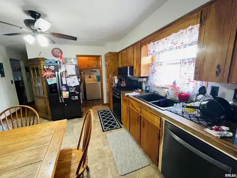 1020 Dover St, Centralia, IL 62801 photo 10