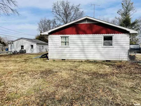 1020 Dover St, Centralia, IL 62801 photo 3