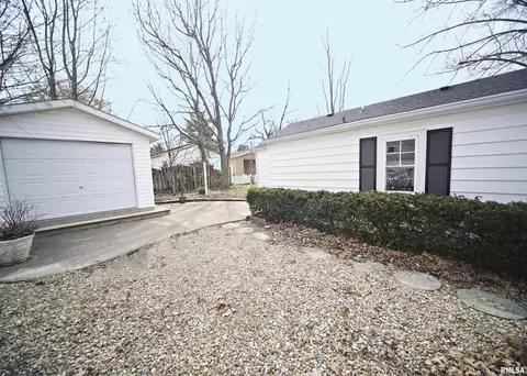 300 Allen St, Marion, IL 62959 photo 22