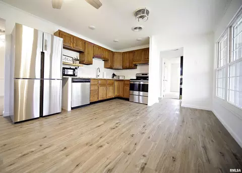 300 Allen St, Marion, IL 62959 photo 4