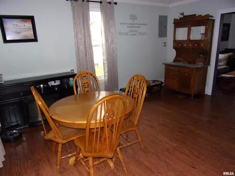 412 E Mitchell St, Salem, IL 62881 photo 4