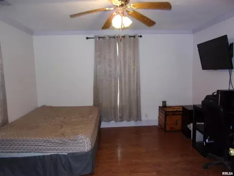 412 E Mitchell St, Salem, IL 62881 photo 7