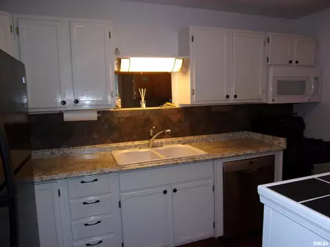 412 E Mitchell St, Salem, IL 62881 photo 6