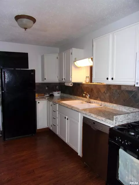 412 E Mitchell St, Salem, IL 62881 photo 5