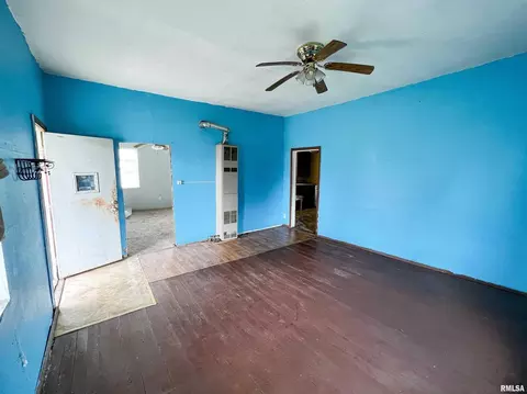328 W 3rd St, Flora, IL 62839 photo 11