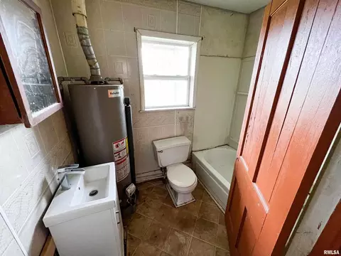 328 W 3rd St, Flora, IL 62839 photo 33