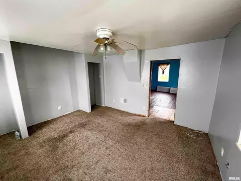 328 W 3rd St, Flora, IL 62839 photo 22