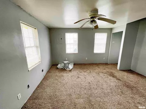 328 W 3rd St, Flora, IL 62839 photo 18