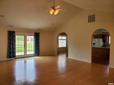 1410 Persimmon Dr, Marion, IL 62959 photo 4