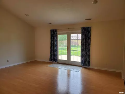 1410 Persimmon Dr, Marion, IL 62959 photo 13