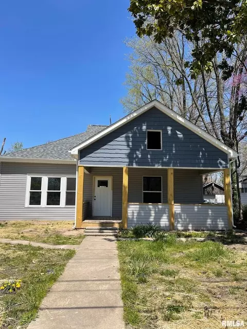 601 E Webster St, Benton, IL 62812 photo 3