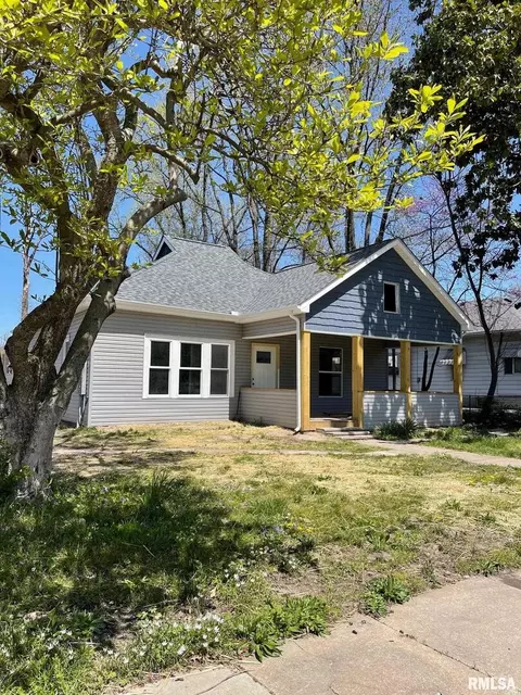 601 E Webster St, Benton, IL 62812 photo 2