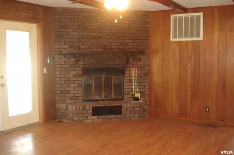 1221 E Poplar St, Herrin, IL 62948 photo 6