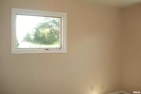 1221 E Poplar St, Herrin, IL 62948 photo 9