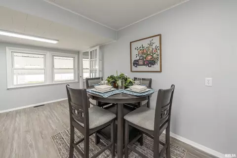 1420 E Main St, Benton, IL 62812 photo 14