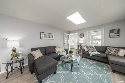 1420 E Main St, Benton, IL 62812 photo 1