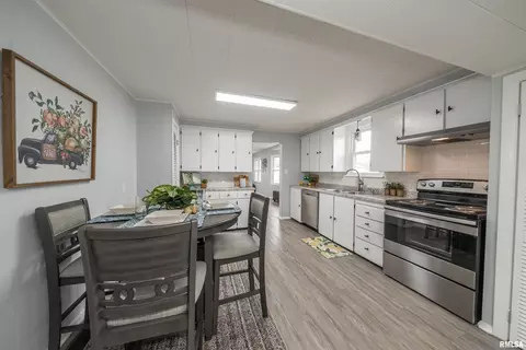 1420 E Main St, Benton, IL 62812 photo 15