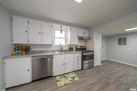 1420 E Main St, Benton, IL 62812 photo 16
