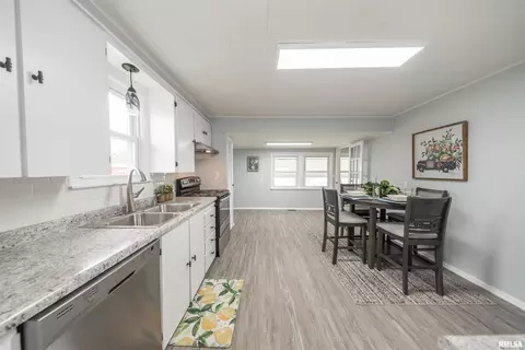 1420 E Main St, Benton, IL 62812 photo 13
