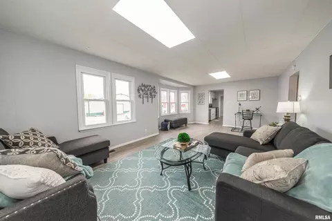 1420 E Main St, Benton, IL 62812 photo 4