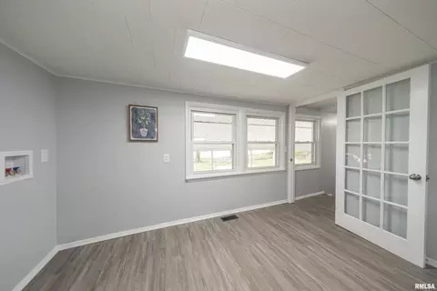 1420 E Main St, Benton, IL 62812 photo 17